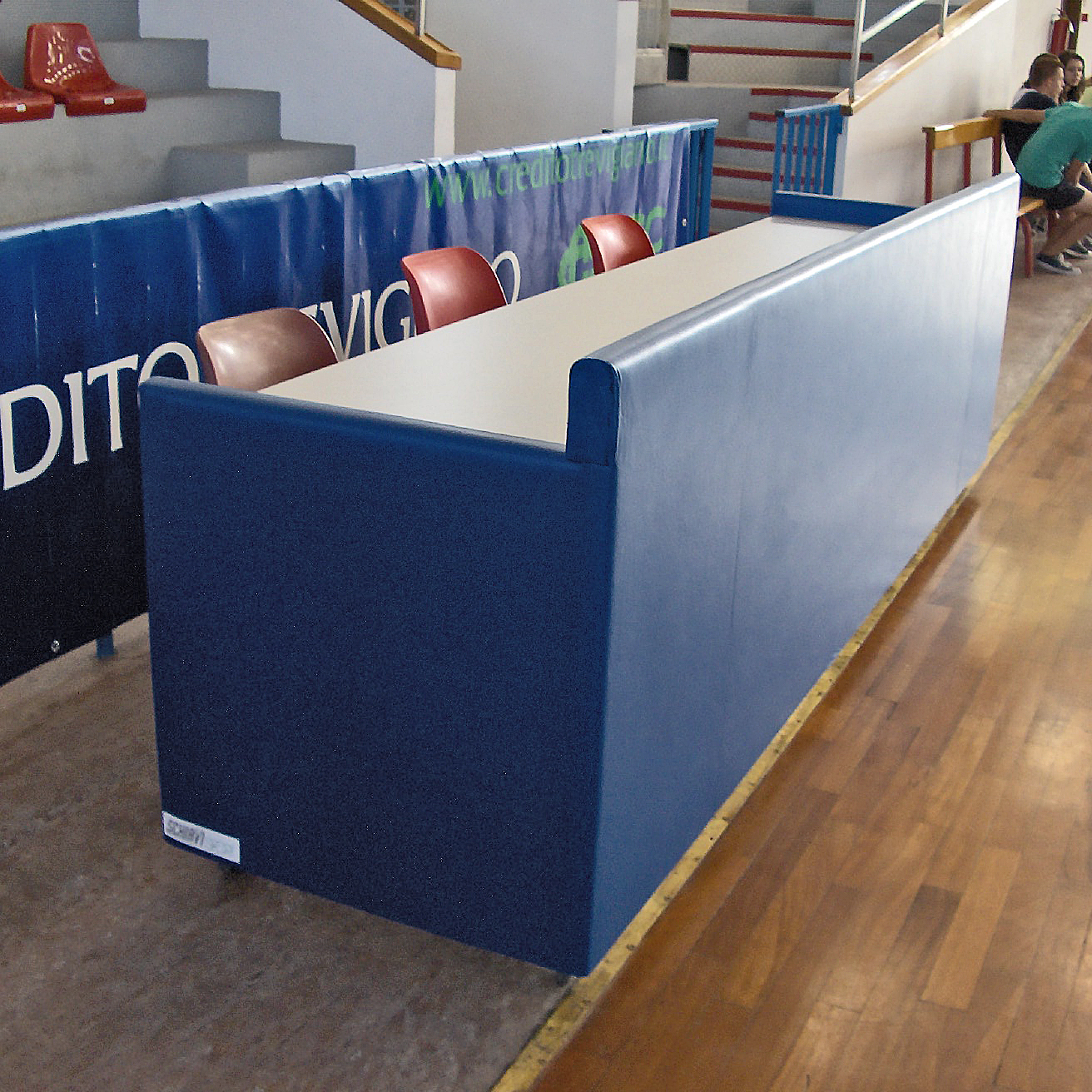 ART 2581PR  PROTECTION TABLE FOR JURY